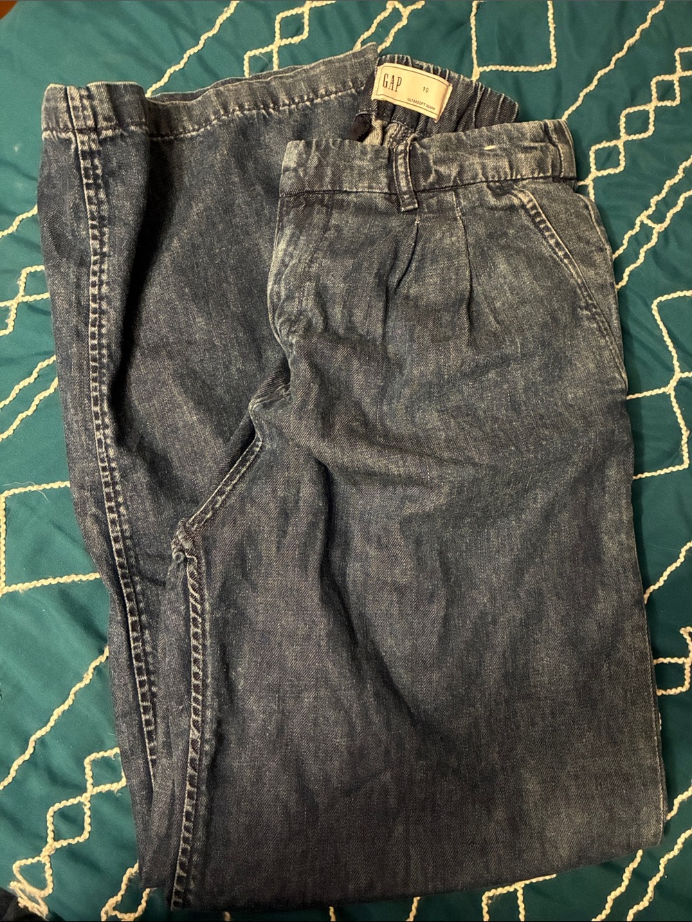 GAP women’s Washed Blue Relaxed Pleated Jeans